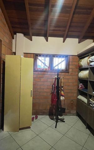 Casa à venda com 390m², 5 quartos e 2 vagas