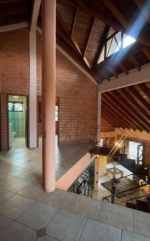 Casa à venda com 390m², 5 quartos e 2 vagas