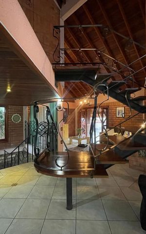 Casa à venda com 390m², 5 quartos e 2 vagas