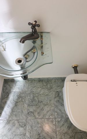 Casa para alugar com 272m², 3 quartos e 4 vagasBanheiro de Serviço