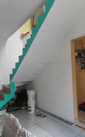 Casa à venda com 174m², 6 quartos e 2 vagas Casa à venda com 174m², 6 quartos e 2 vagasSala