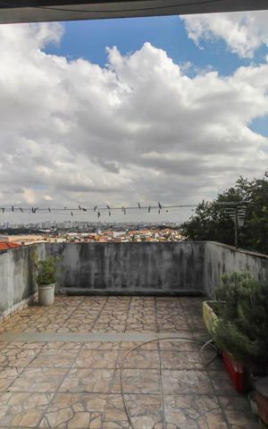 Casa à venda com 174m², 6 quartos e 2 vagas Casa à venda com 174m², 6 quartos e 2 vagasÁrea de Serviço