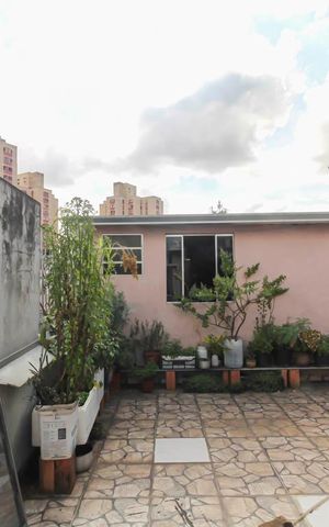 Casa à venda com 174m², 6 quartos e 2 vagas Casa à venda com 174m², 6 quartos e 2 vagasÁrea de Serviço