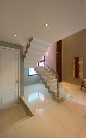 Casa de condomínio à venda com 406m², 4 quartos e 4 vagas