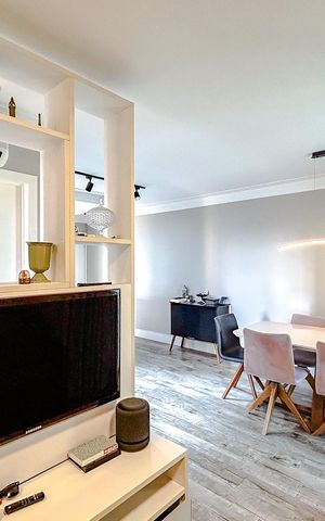 Apartamento à venda com 77m², 2 quartos e 2 vagasSala