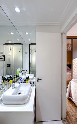 Apartamento à venda com 77m², 2 quartos e 2 vagasBanheiro da Suíte
