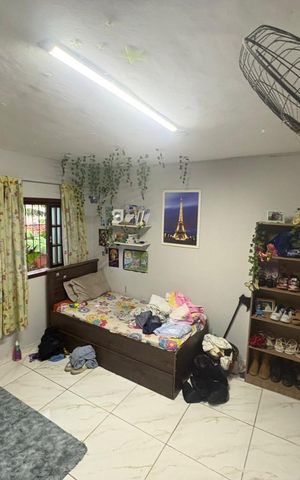 Casa para alugar com 480m², 4 quartos e 3 vagas Casa para alugar com 480m², 4 quartos e 3 vagasSala