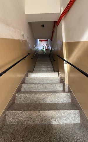 Apartamento à venda com 71m², 2 quartos e 1 vaga Apartamento à venda com 71m², 2 quartos e 1 vagaEscada
