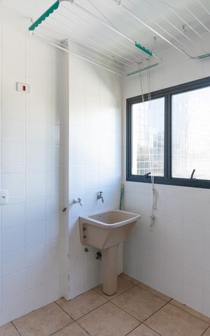 Apartamento à venda com 150m², 3 quartos e 2 vagas Apartamento à venda com 150m², 3 quartos e 2 vagasÁrea de Serviço