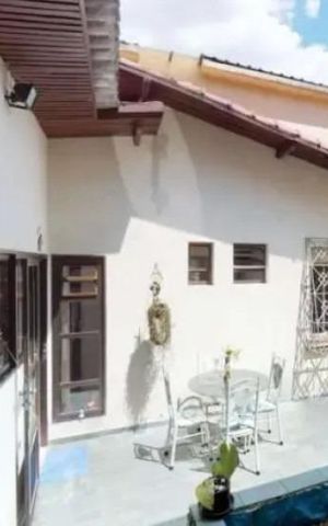 Casa à venda com 254m², 5 quartos e 1 vaga