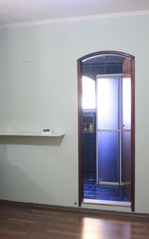 Casa à venda com 180m², 4 quartos e 2 vagasSuíte 