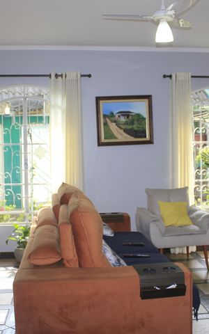 Casa à venda com 180m², 4 quartos e 2 vagasSala 