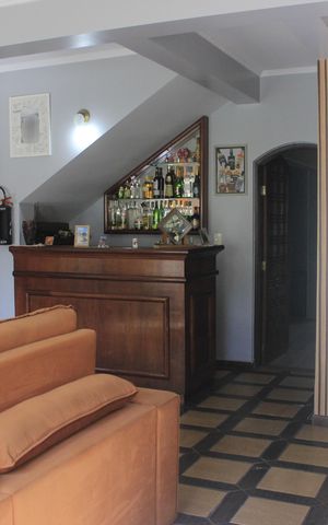 Casa à venda com 180m², 4 quartos e 2 vagasSala 