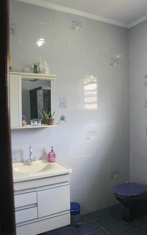 Casa à venda com 180m², 4 quartos e 2 vagasBanheiro social 