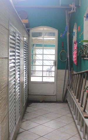 Casa à venda com 180m², 4 quartos e 2 vagasLavanderia e Quintal 