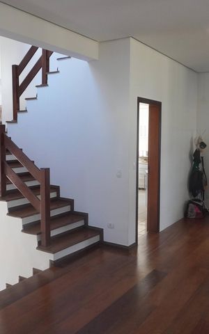 Casa de condomínio à venda com 322m², 4 quartos e 4 vagas Casa de condomínio à venda com 322m², 4 quartos e 4 vagasSala de Estar
