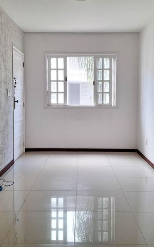 Casa de condomínio à venda com 115m², 3 quartos e 2 vagasSala