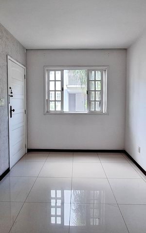 Casa de condomínio à venda com 115m², 3 quartos e 2 vagasSala