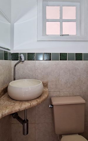 Casa de condomínio à venda com 115m², 3 quartos e 2 vagasLavabo