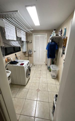 Apartamento à venda com 178m², 3 quartos e 3 vagas Apartamento à venda com 178m², 3 quartos e 3 vagasÁrea de serviço