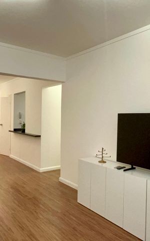 Apartamento à venda com 90m², 2 quartos e 1 vaga Apartamento à venda com 90m², 2 quartos e 1 vagaSala de TV