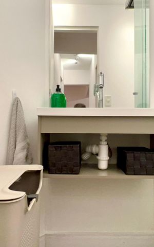 Apartamento à venda com 90m², 2 quartos e 1 vaga Apartamento à venda com 90m², 2 quartos e 1 vagaBanheiro