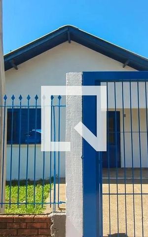Casa à venda com 230m², 5 quartos e 3 vagas Casa à venda com 230m², 5 quartos e 3 vagasFachada