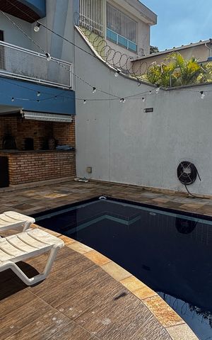 Casa à venda com 536m², 4 quartos e 11 vagas Casa à venda com 536m², 4 quartos e 11 vagasPiscina - Quintal