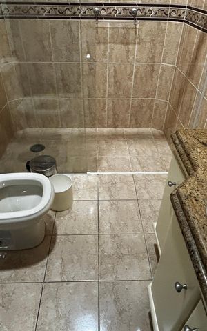 Casa à venda com 536m², 4 quartos e 11 vagas Casa à venda com 536m², 4 quartos e 11 vagasBanheiro da Suíte 2