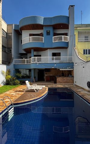 Casa à venda com 536m², 4 quartos e 11 vagas Casa à venda com 536m², 4 quartos e 11 vagasPiscina - Quintal