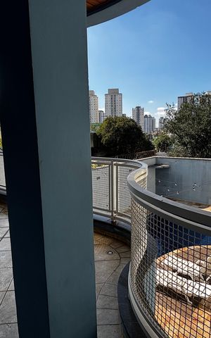 Casa à venda com 536m², 4 quartos e 11 vagas Casa à venda com 536m², 4 quartos e 11 vagasVaranda