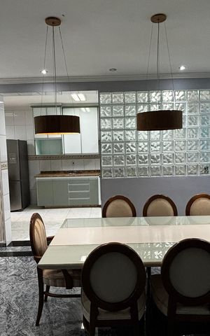 Casa à venda com 536m², 4 quartos e 11 vagas Casa à venda com 536m², 4 quartos e 11 vagasSala de Estar