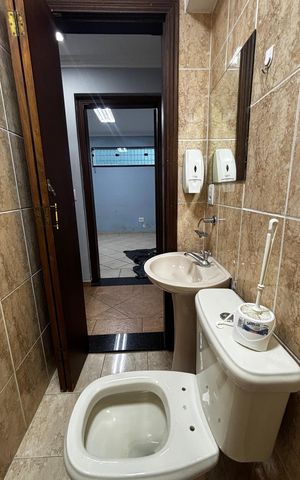 Casa à venda com 536m², 4 quartos e 11 vagas Casa à venda com 536m², 4 quartos e 11 vagasBanheiro de serviço