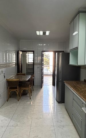 Casa à venda com 536m², 4 quartos e 11 vagas Casa à venda com 536m², 4 quartos e 11 vagasCozinha
