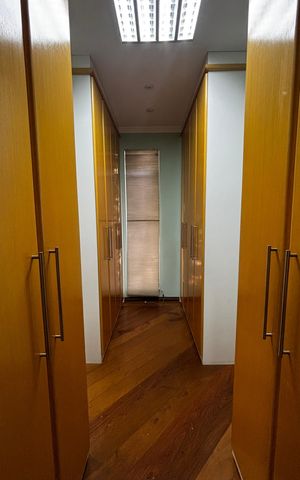 Casa à venda com 536m², 4 quartos e 11 vagas Casa à venda com 536m², 4 quartos e 11 vagasCloset da Suíte