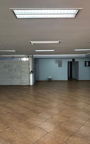 Casa à venda com 536m², 4 quartos e 11 vagas Casa à venda com 536m², 4 quartos e 11 vagasGaragem