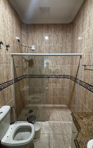 Casa à venda com 536m², 4 quartos e 11 vagas Casa à venda com 536m², 4 quartos e 11 vagasBanheiro da Suíte 2