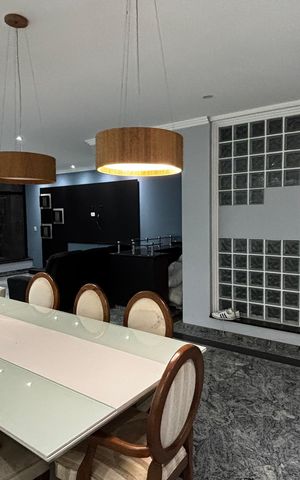 Casa à venda com 536m², 4 quartos e 11 vagas Casa à venda com 536m², 4 quartos e 11 vagasSala de Estar