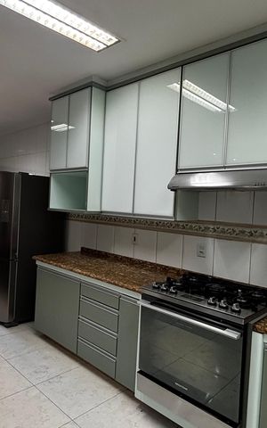 Casa à venda com 536m², 4 quartos e 11 vagas Casa à venda com 536m², 4 quartos e 11 vagasCozinha