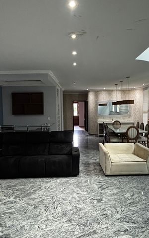 Casa à venda com 536m², 4 quartos e 11 vagas Casa à venda com 536m², 4 quartos e 11 vagasSala de Estar