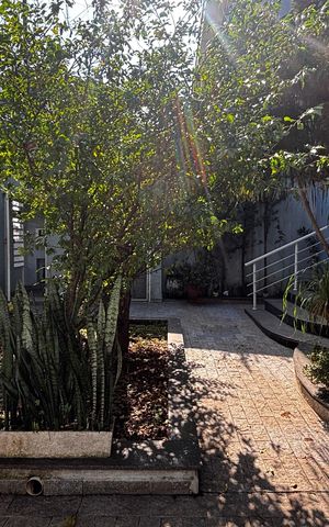 Casa à venda com 536m², 4 quartos e 11 vagas Casa à venda com 536m², 4 quartos e 11 vagasQuintal