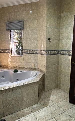 Casa à venda com 536m², 4 quartos e 11 vagas Casa à venda com 536m², 4 quartos e 11 vagasBanheiro da Suíte 1