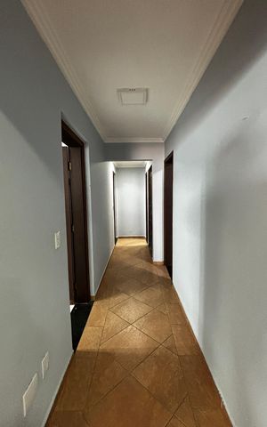 Casa à venda com 536m², 4 quartos e 11 vagas Casa à venda com 536m², 4 quartos e 11 vagasCorredor