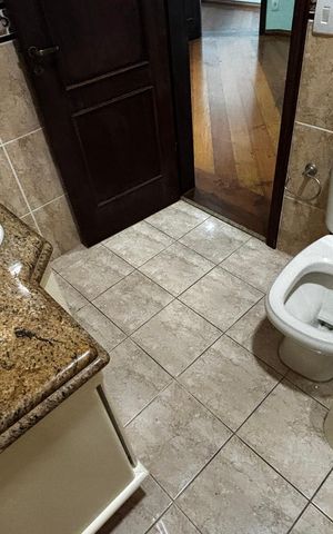 Casa à venda com 536m², 4 quartos e 11 vagas Casa à venda com 536m², 4 quartos e 11 vagasBanheiro da Suíte 2