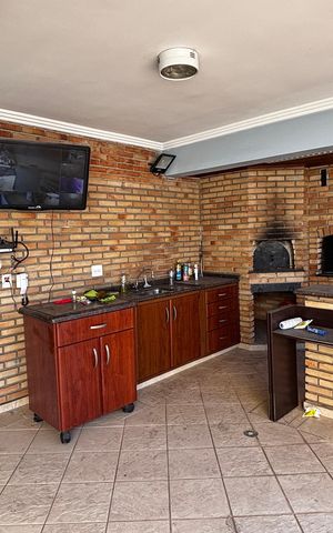 Casa à venda com 536m², 4 quartos e 11 vagas Casa à venda com 536m², 4 quartos e 11 vagasChurrasqueira - Quintal