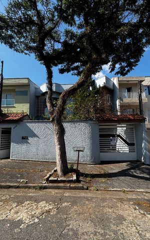 Casa à venda com 536m², 4 quartos e 11 vagas Casa à venda com 536m², 4 quartos e 11 vagasFachada