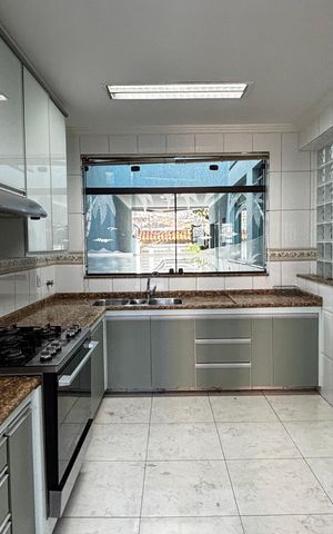 Casa à venda com 536m², 4 quartos e 11 vagas Casa à venda com 536m², 4 quartos e 11 vagasCozinha