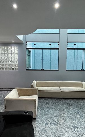 Casa à venda com 536m², 4 quartos e 11 vagas Casa à venda com 536m², 4 quartos e 11 vagasSala de Estar