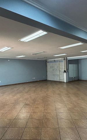 Casa à venda com 536m², 4 quartos e 11 vagas Casa à venda com 536m², 4 quartos e 11 vagasGaragem