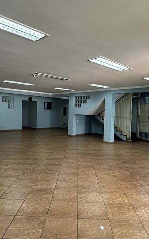 Casa à venda com 536m², 4 quartos e 11 vagas Casa à venda com 536m², 4 quartos e 11 vagasGaragem